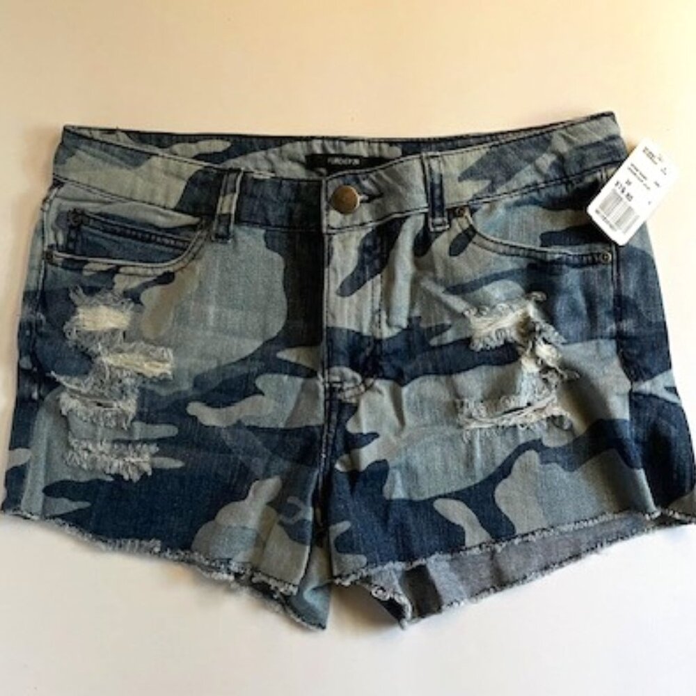 *NWT F21 Blue Camo Shorts - Women's Size 30